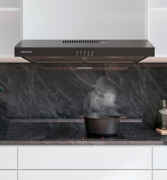 Campana Extractora Cecotec instalada en una cocina